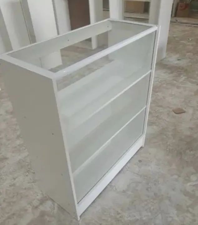 BALCÃO VITRINE COM VIDRO SUPERIOR  - Foto 2