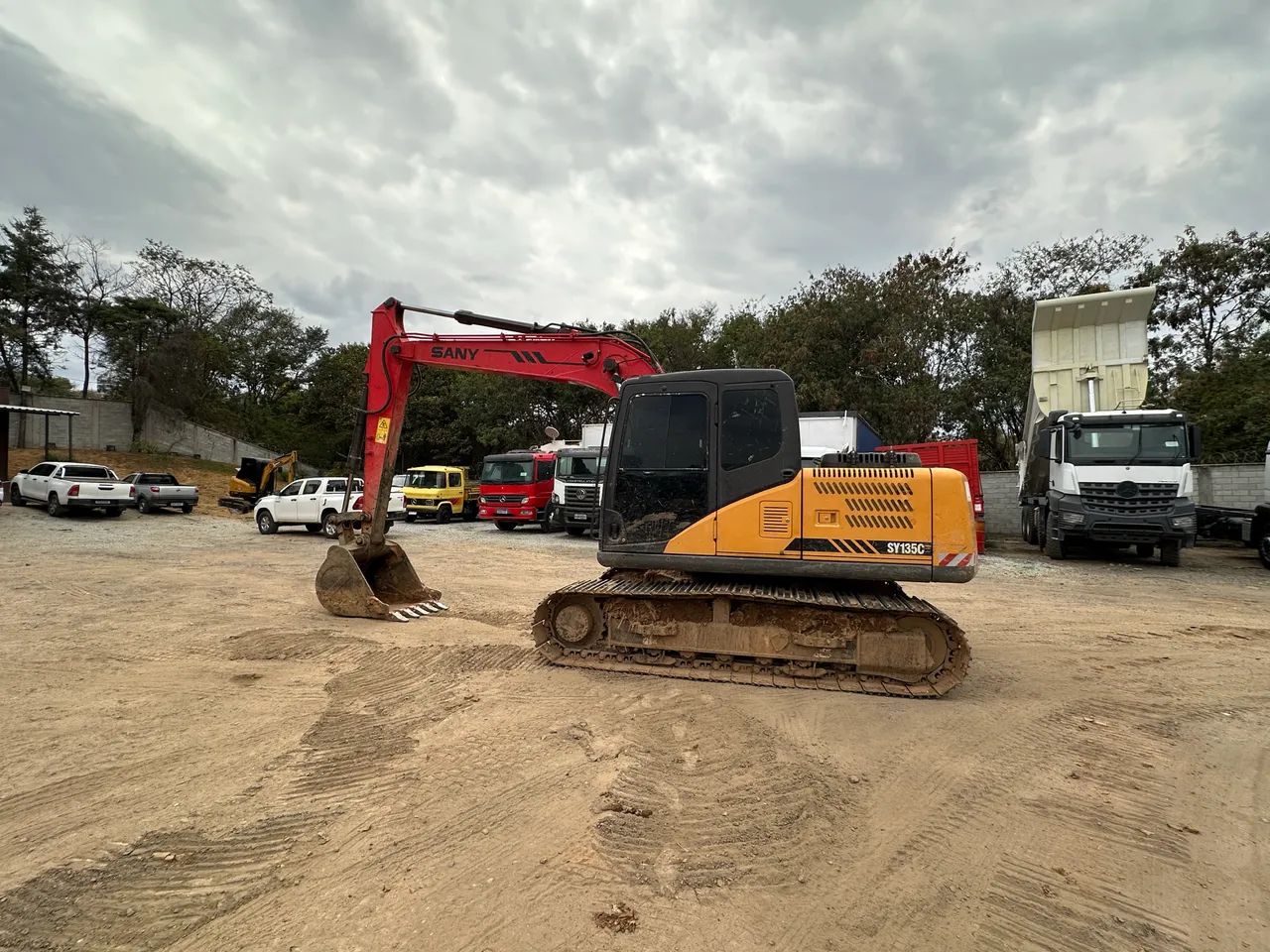 Escavadeira Sany SY135 2014 