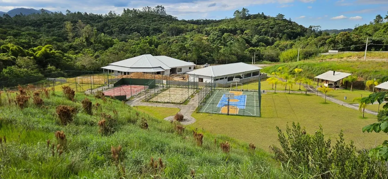 Belo Condomínio em Santo Amaro da Imperatriz - SC