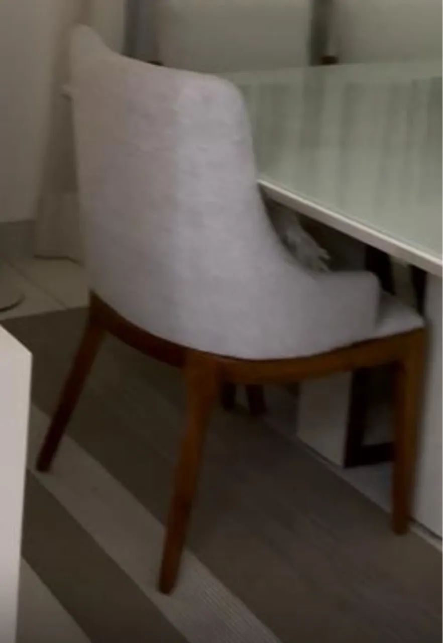 Conjunto de mesa e 6 cadeiras  - Foto 4