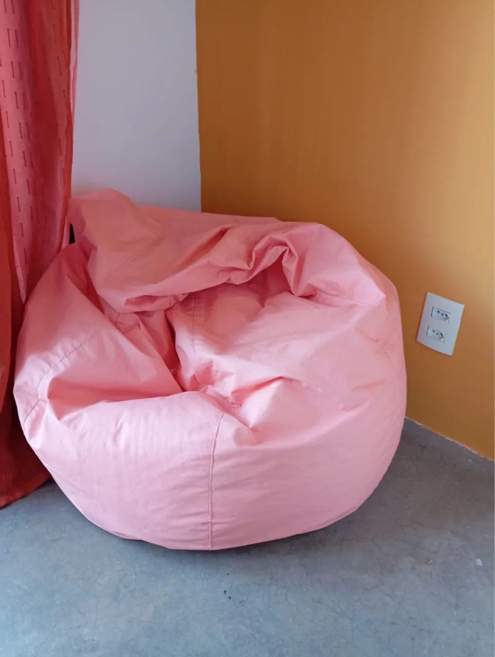Puff de courino rosa em excelente estado 