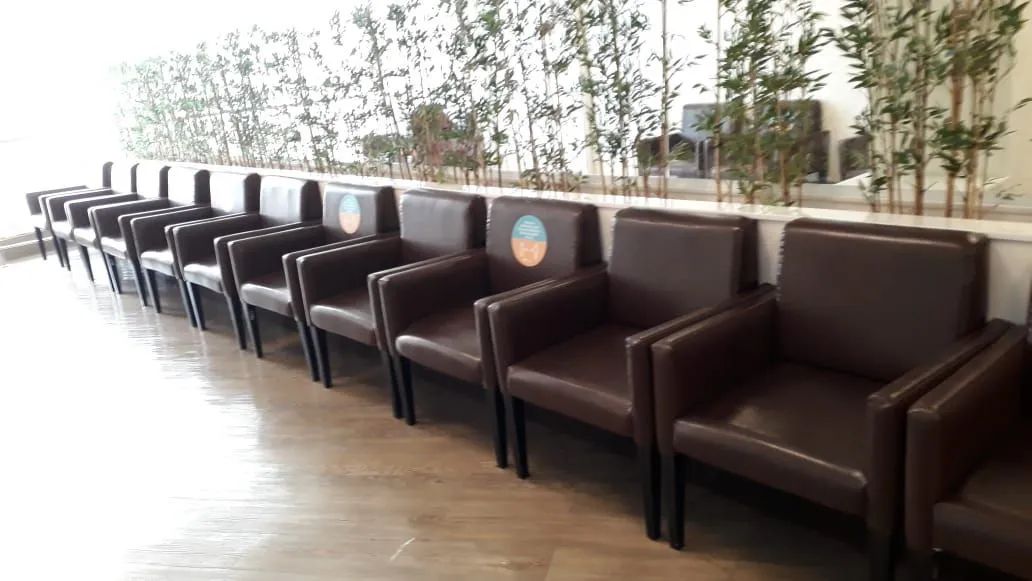 Cadeiras de Recepção - Reformas e Fabricação - Foto 2
