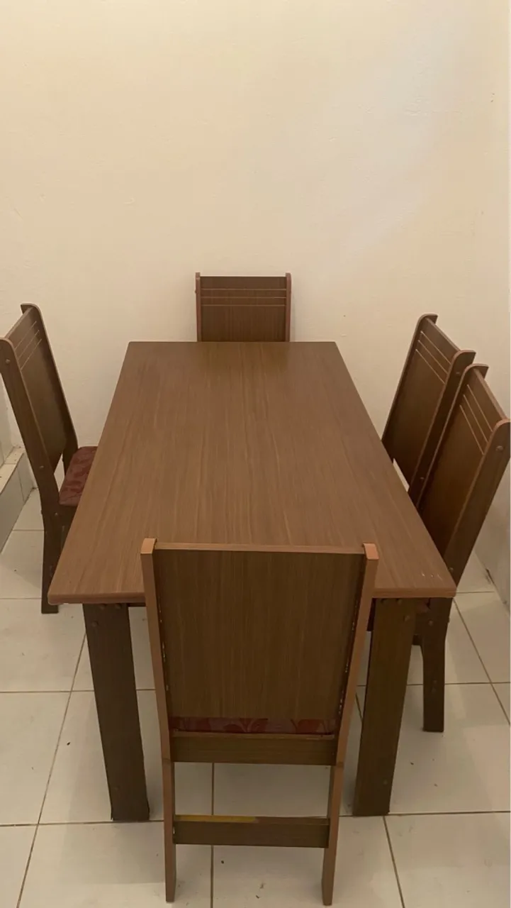 Conjunto Mesa de Jantar com 4 Cadeiras