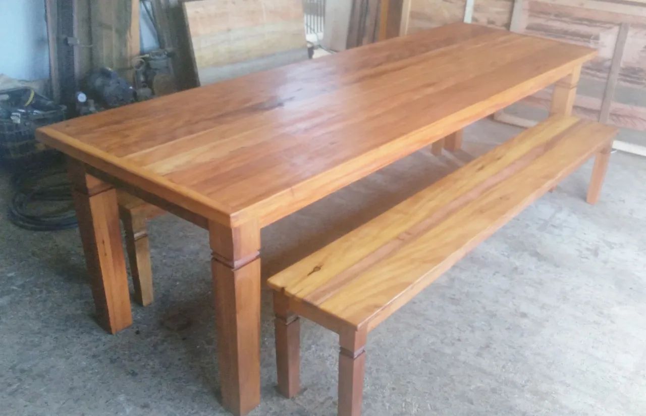 Mesa com bancos 10 lugares 270x90 peroba rosa