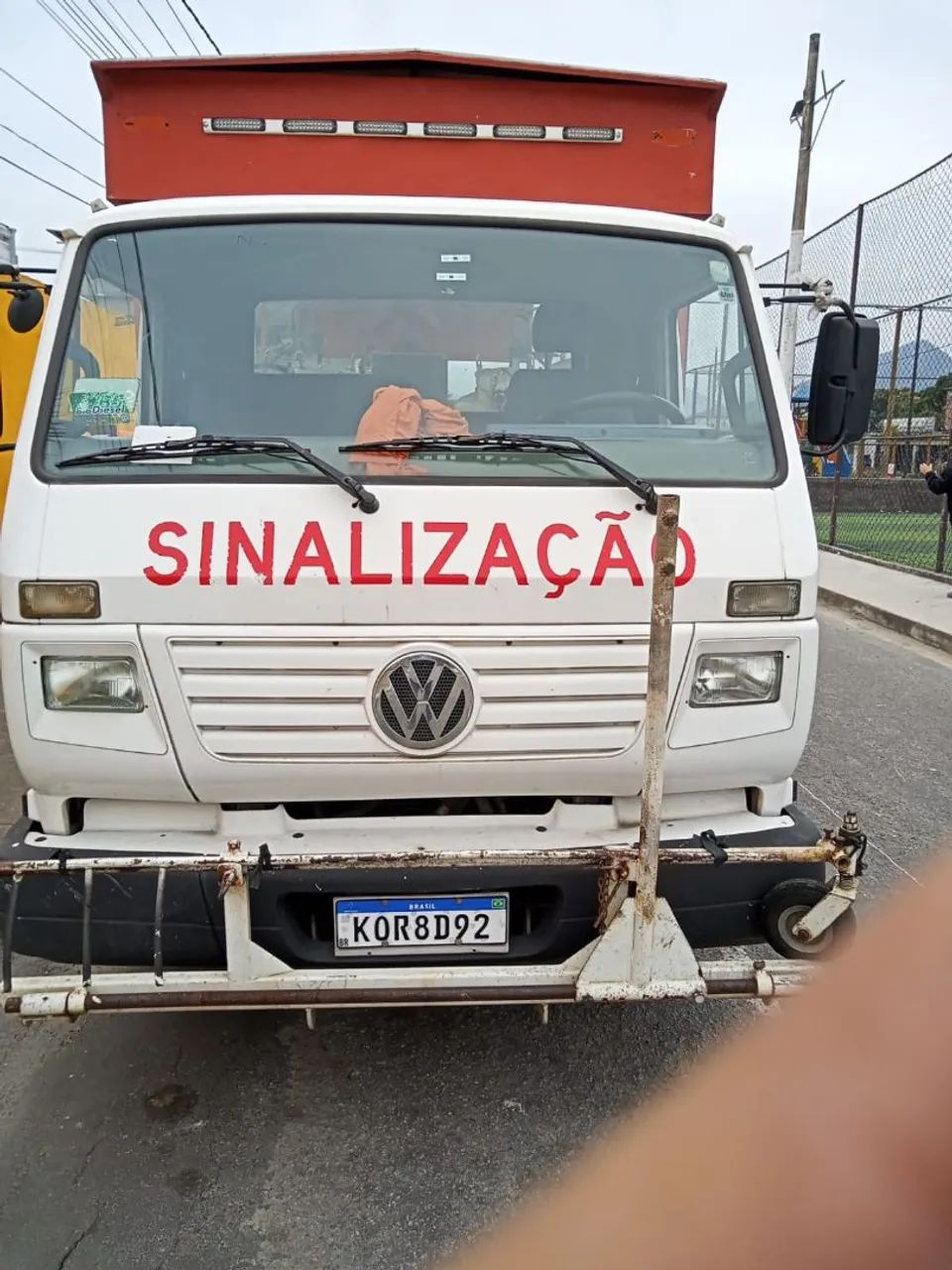 Caminhão de Sinalização viária equipamento pintura de rodovia 