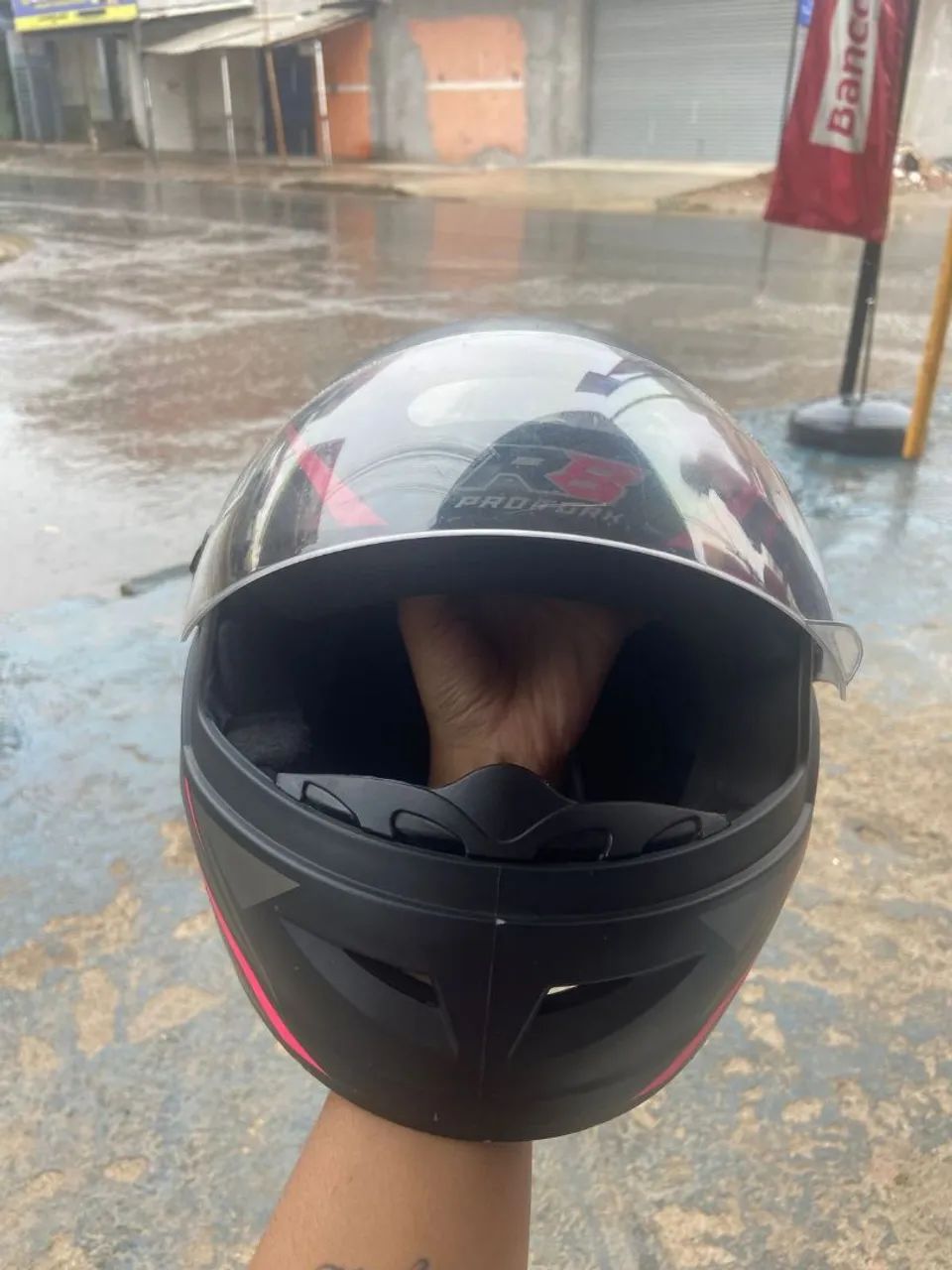 Vendo Urgente Capacete Tork, TAM 58 e o motivo da venda é por ser folgado em mim. - Foto 2