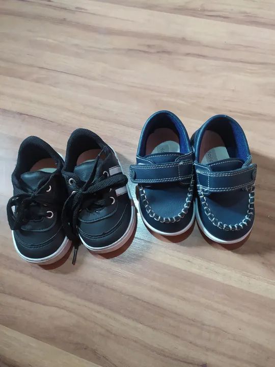 Lote com dois pares de tênis para bebê , tam.18, usados 2 vzs Palm. Mede 12 cm. Envio imed