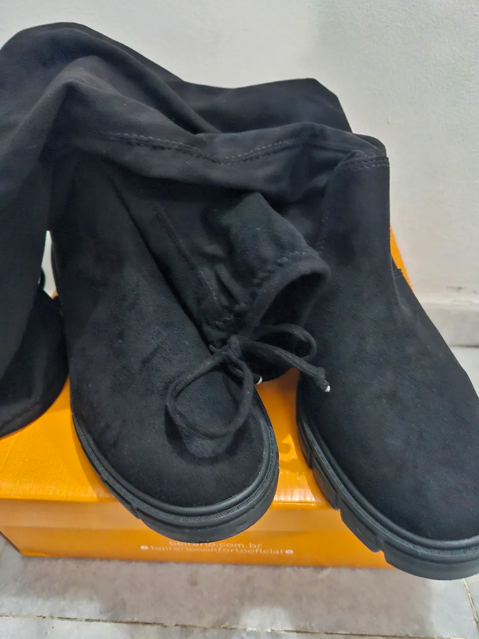 Bota Over The Knee Preta - Conforto e Estilo!