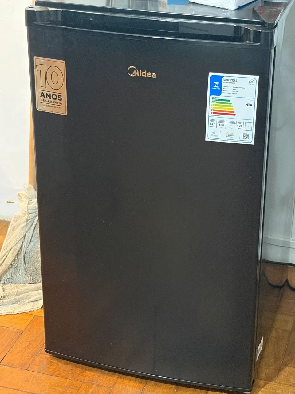 Frigobar Midea 124 L - 9 meses de uso