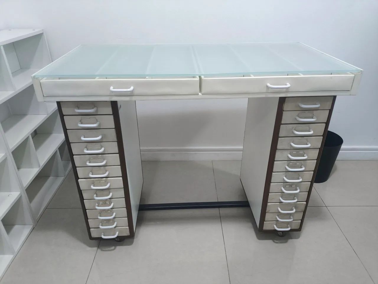 Mesa expositora para ótica 