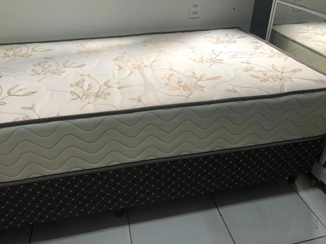 Cama Solteirão Semi nova 