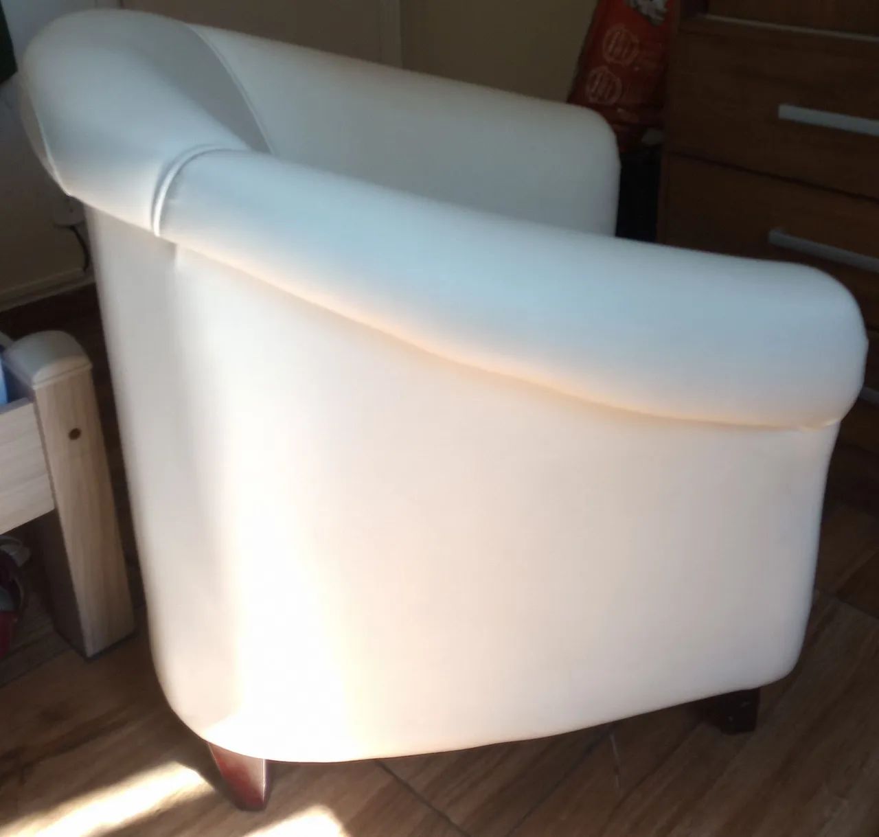 Vendo poltrona branca  - Foto 2
