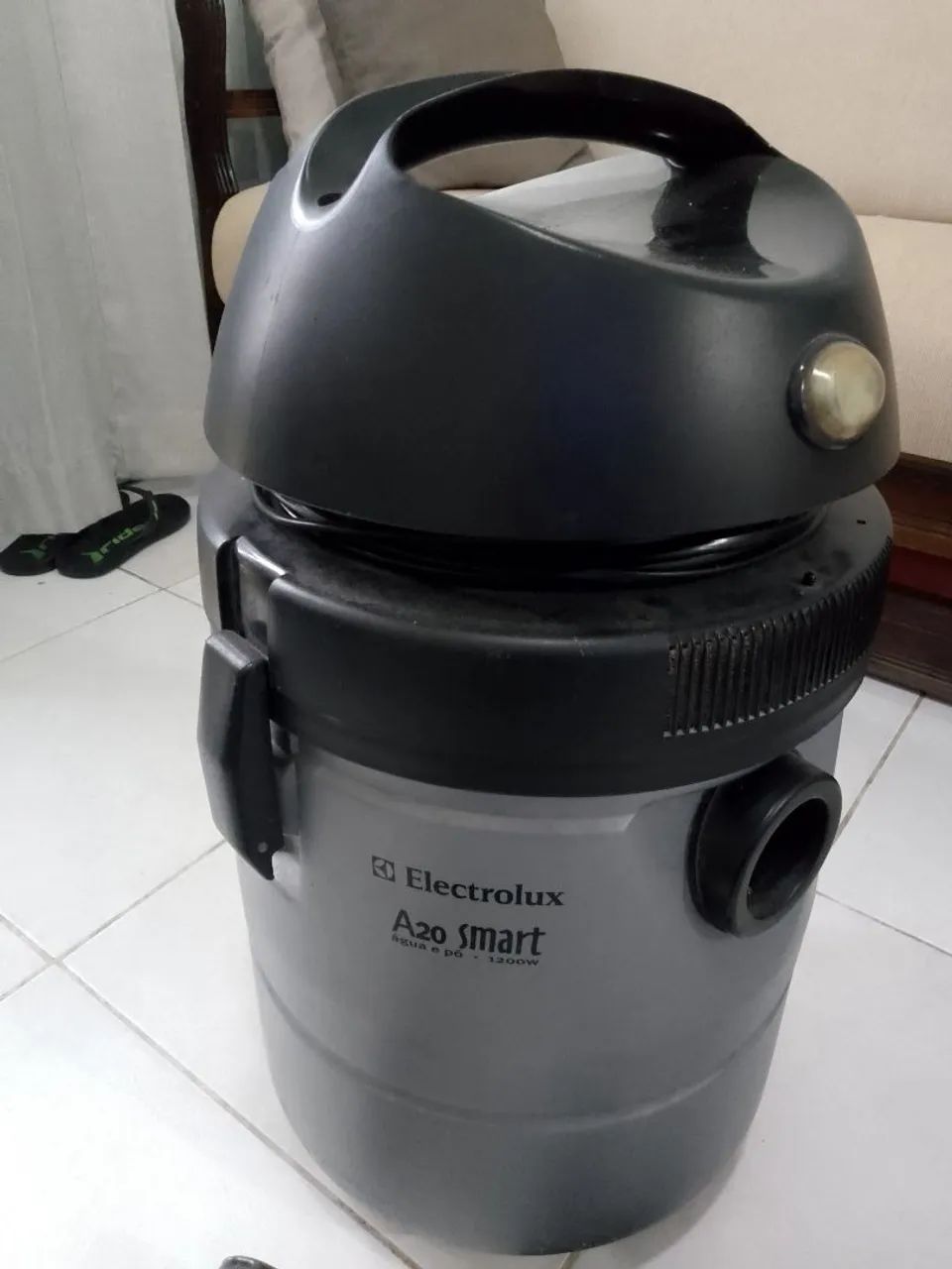 Aspirador de pó e líquido usado.