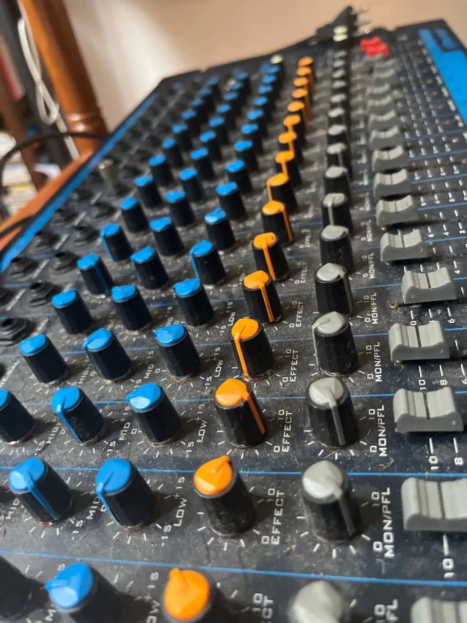 Mesa de Som Oneal 16 canais - Usada - Misturador - Foto 4