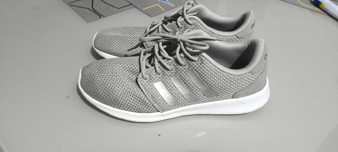  Tênis Adidas QT Racer 39