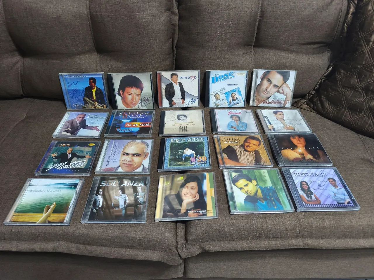 54 CDs GOSPEL DE VÁRIOS CANTORES, QUARTETO E GRUPOS  - Foto 2