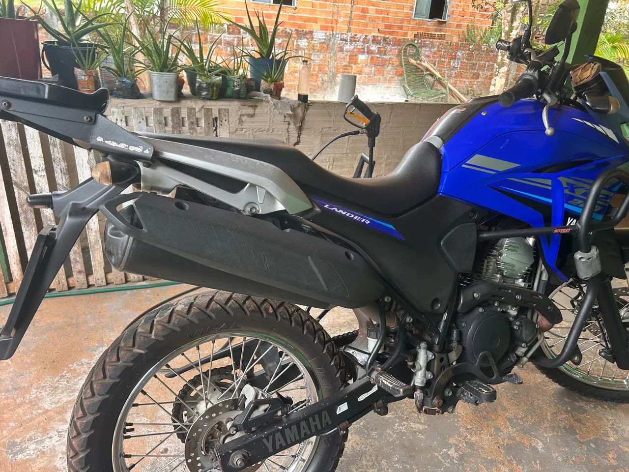 Vendo essa lander ótimo estado 