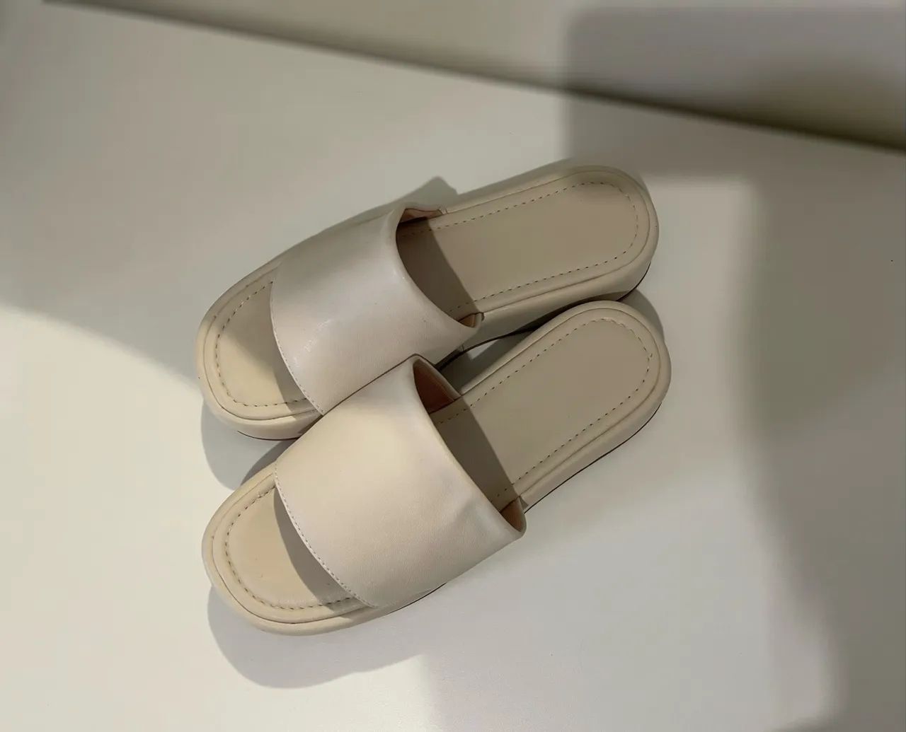 Sandália plataforma branca feminina - Foto 2