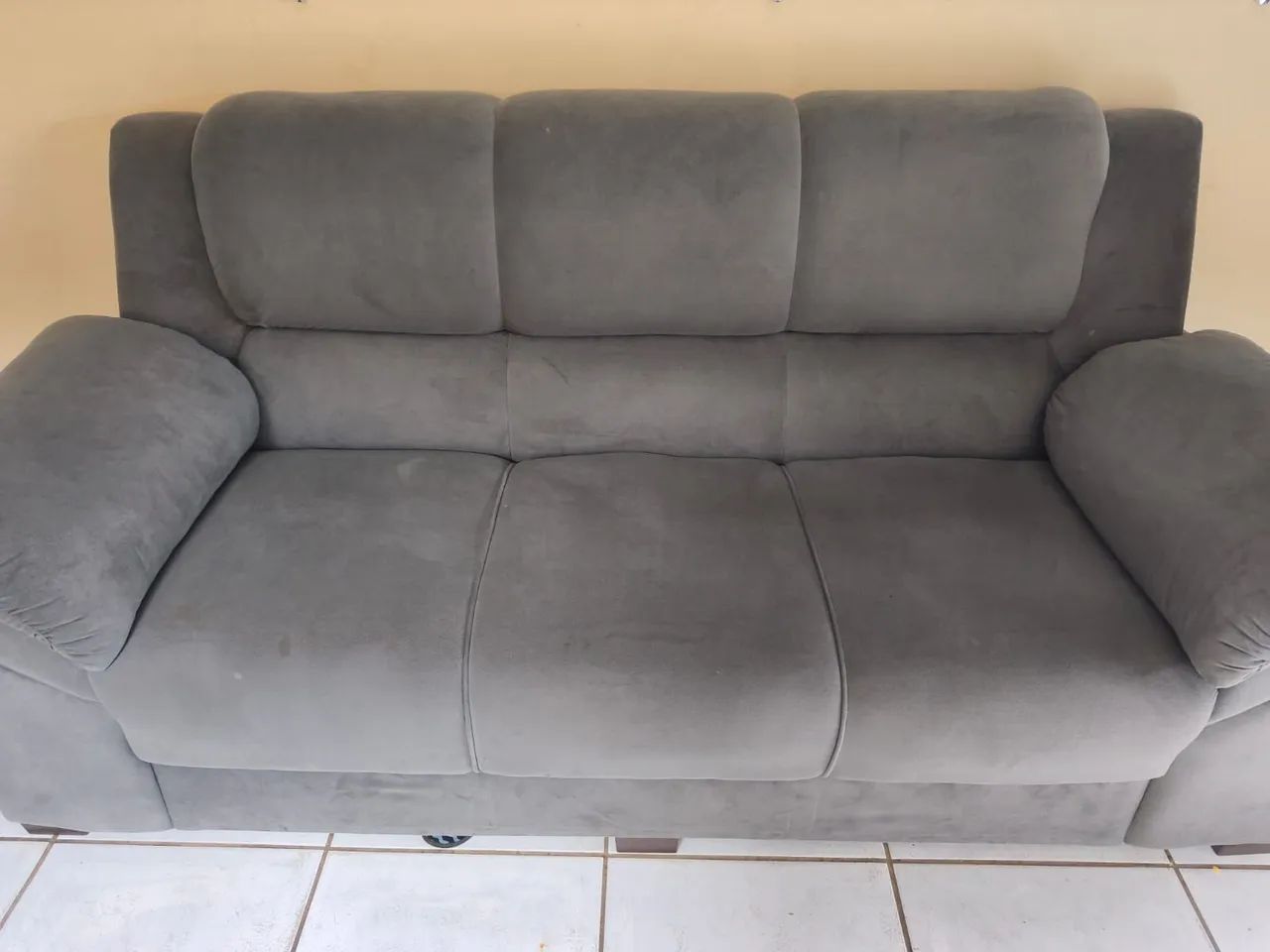 SOFA SEMI NOVO 3 E 2 LUGARES. CHAMA