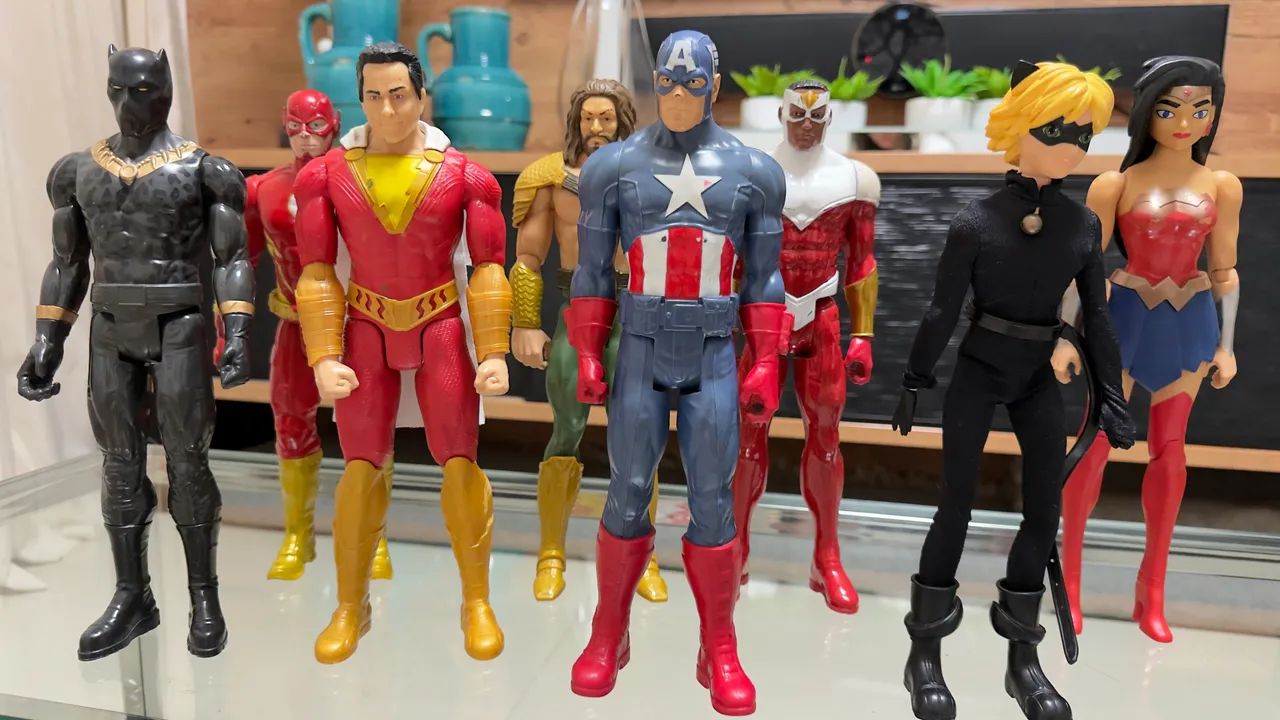 Bonecos super heróis