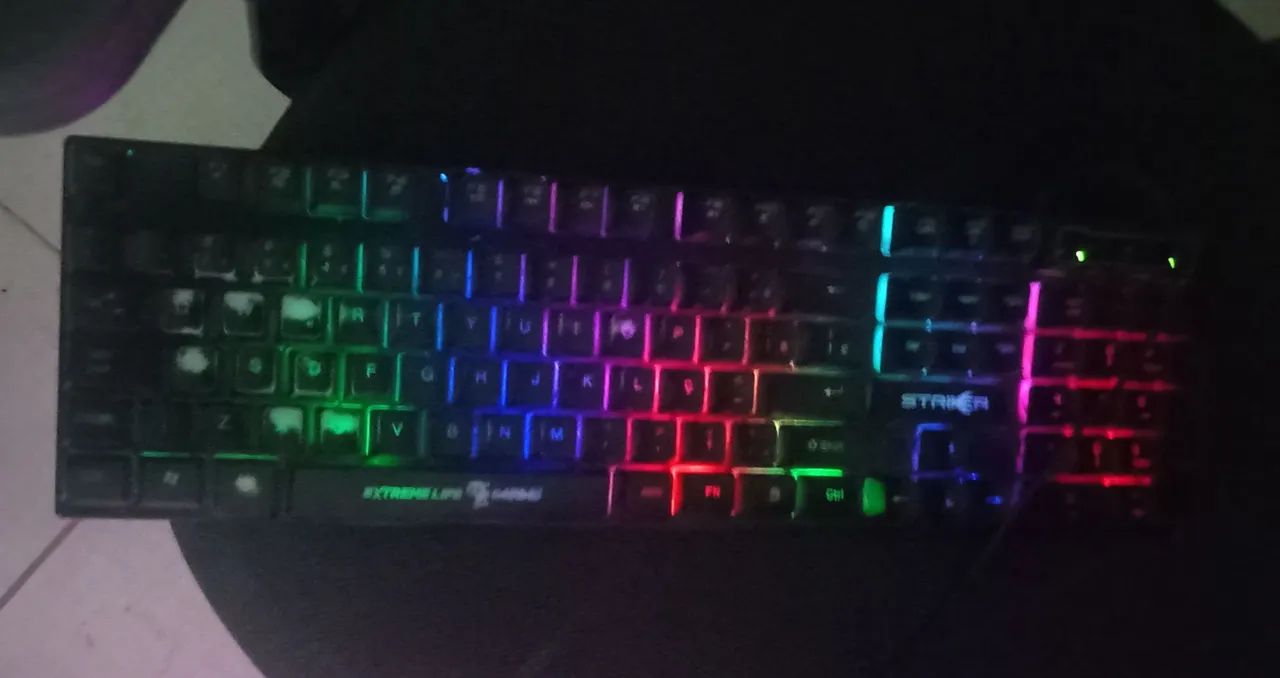 Teclado gamer usado