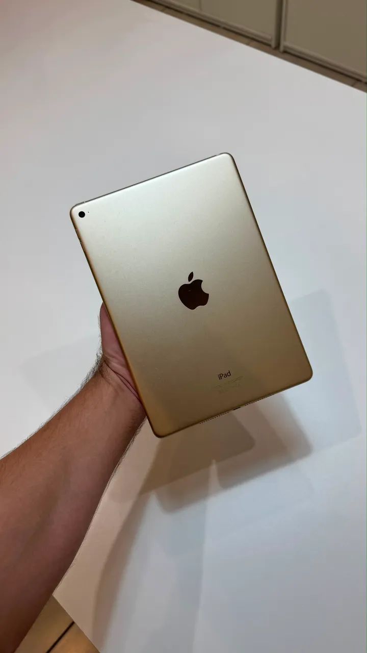 iPad bem conservado com 32 gigas e vai com um cabo pra carregar  - Foto 2