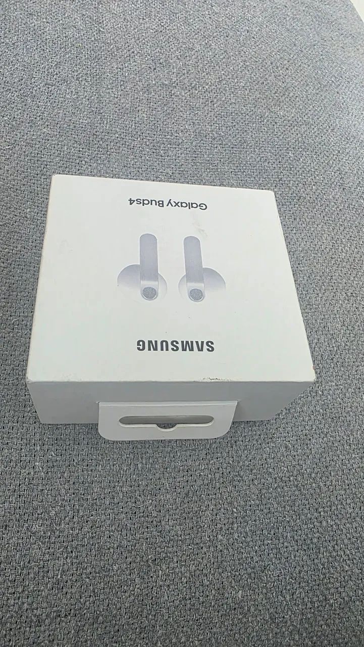 Galaxy Buds 4 na caixa 