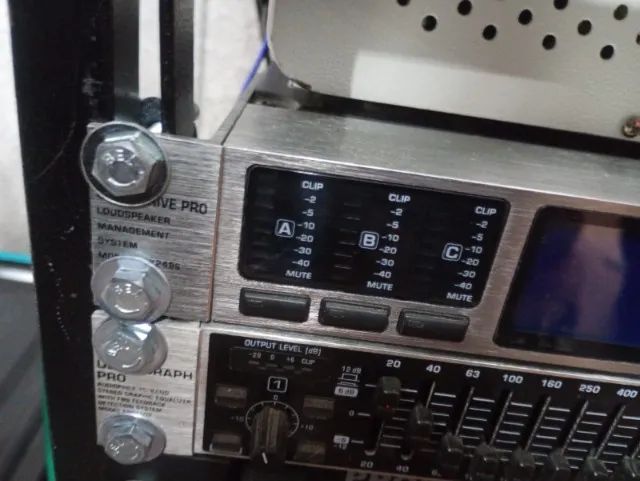 ? Kit Behringer Profissional - DCX2496 + DEQ Graph Pro ? - Foto 2