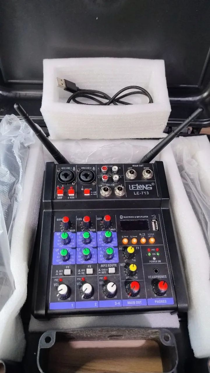 Mixer de Áudio e Microfone Condensador BM800