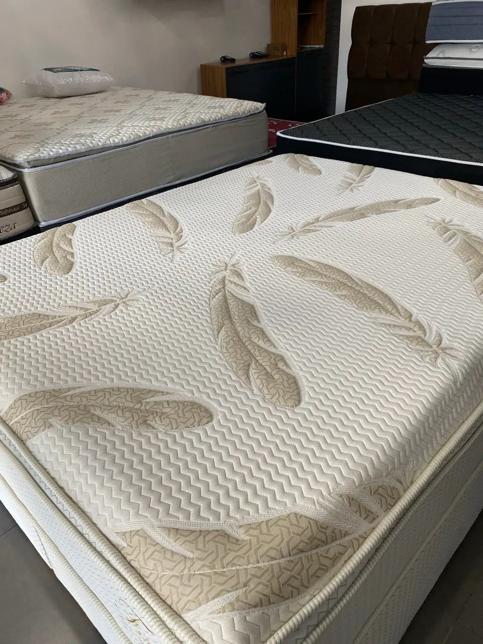 Cama Queen size de luxo , entregamos grátis , super oferta  - Foto 4