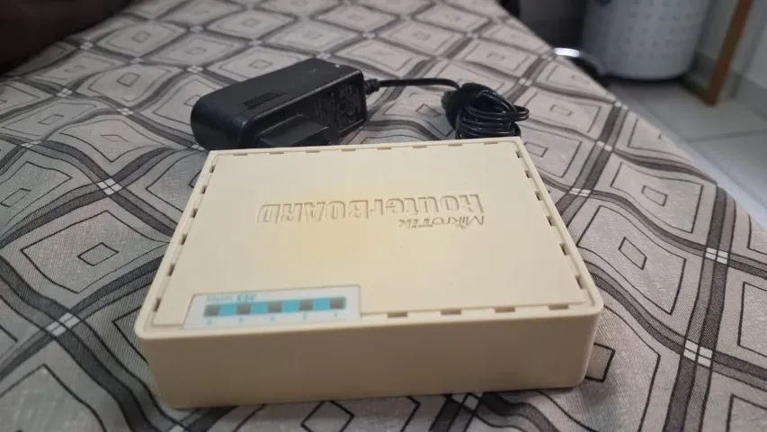 Roteador MikroTik Hex RB750Gr3