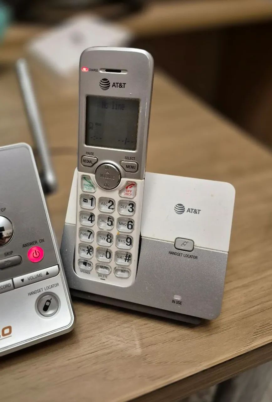 Telefone sem fio ATT com secretária eletrônica e 3 handsets