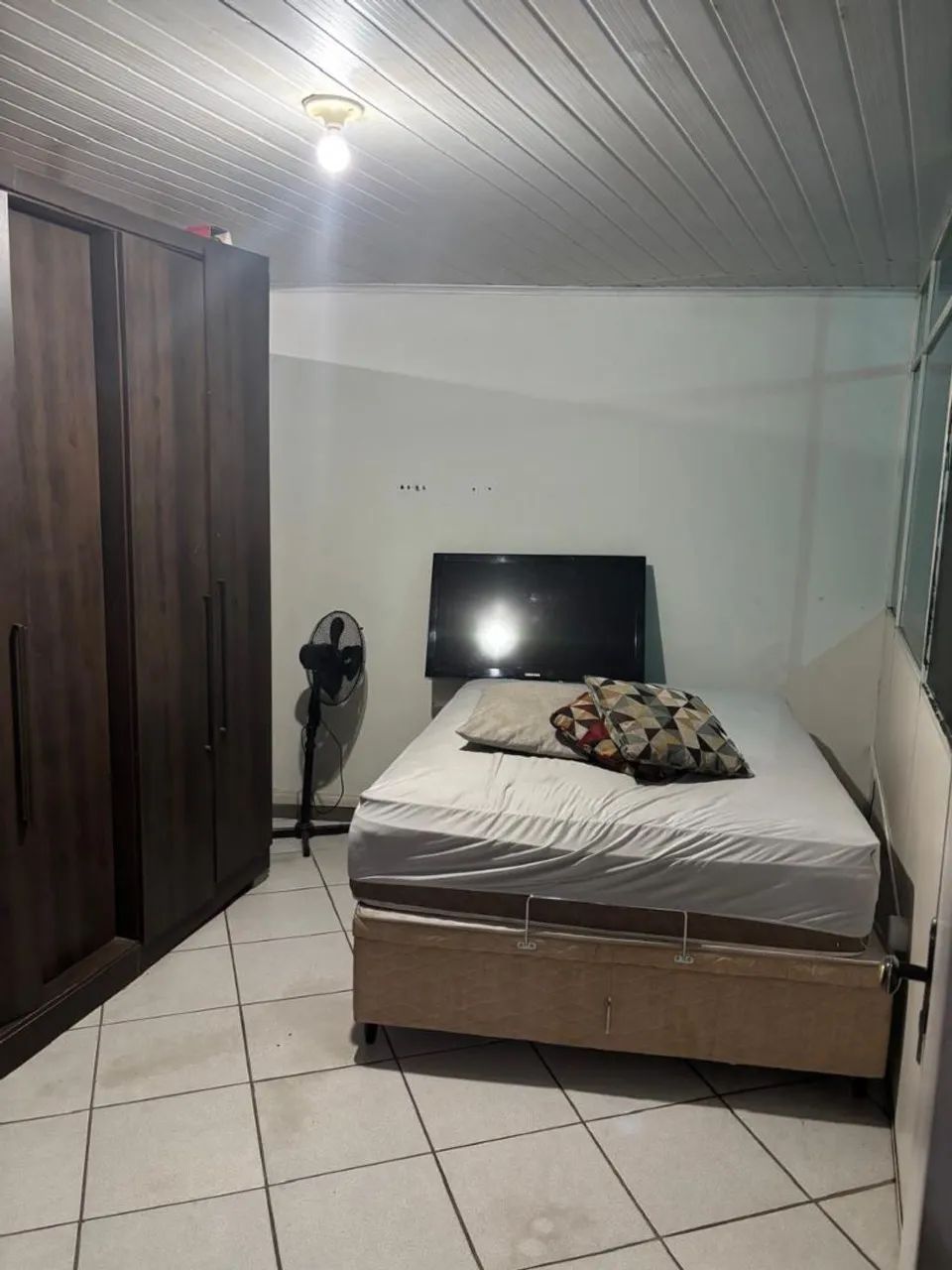 Aluga-se um quarto  valor a combinar 