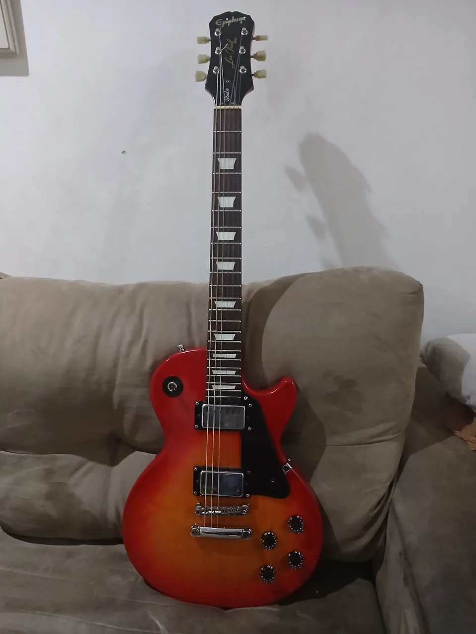 epiphone les paul studio