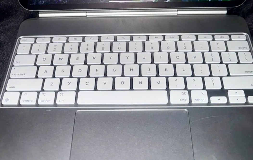 iPad Pro 13 inch M4 256GB com Pencil Pro e Magic Keyboard - Foto 2