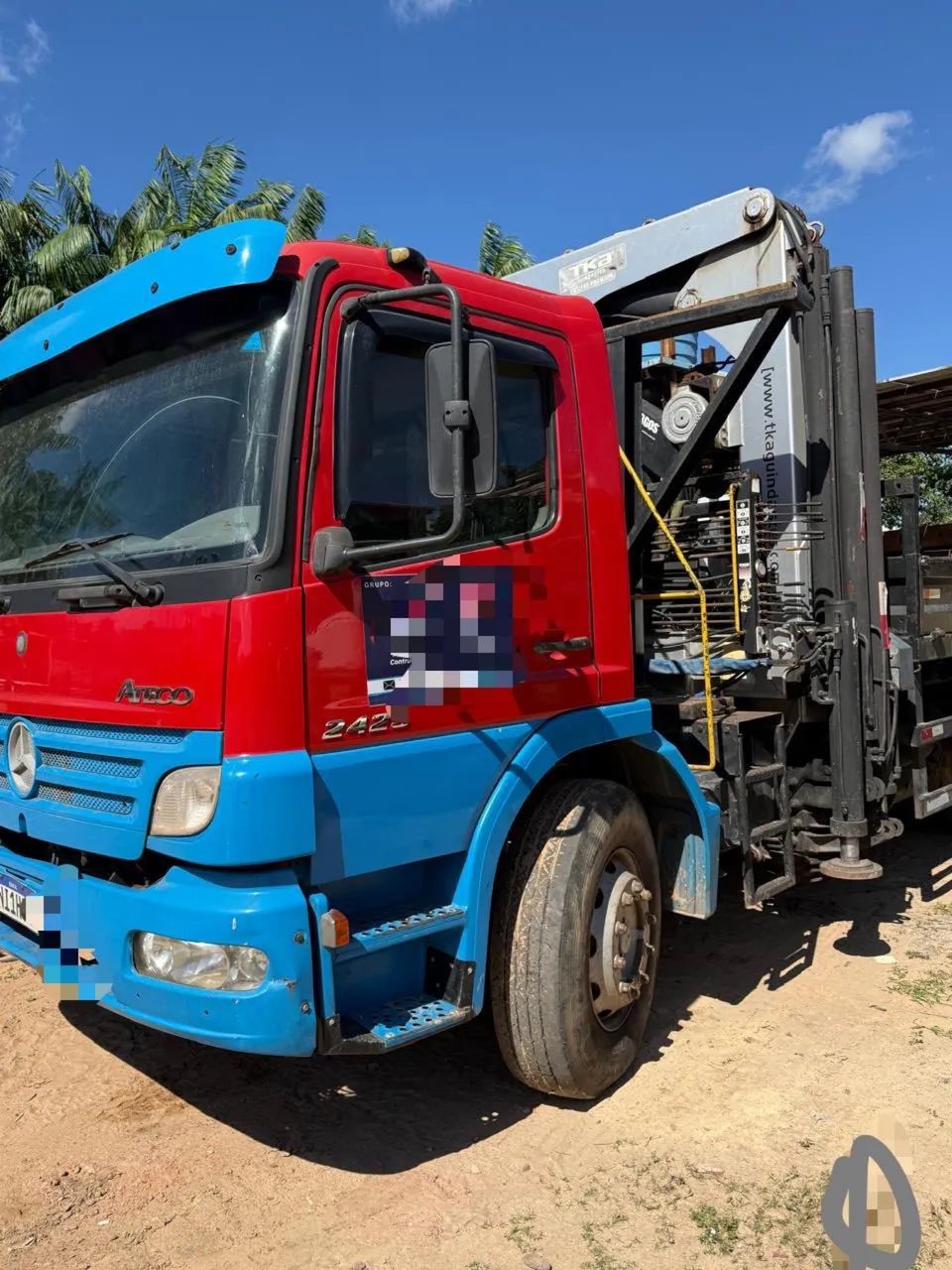 Caminhão trucado Munck 