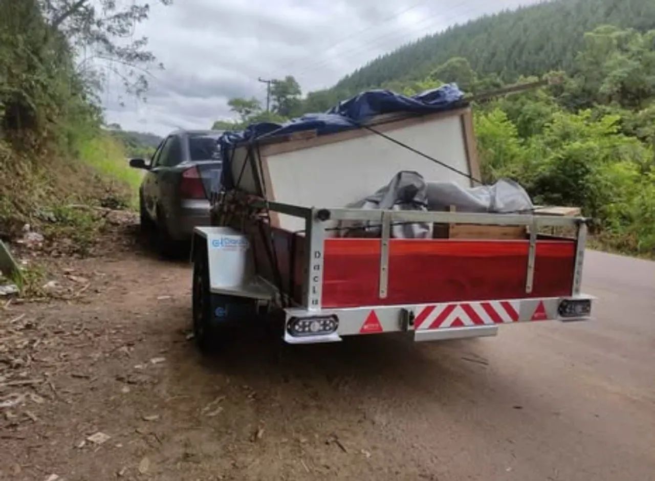 Vendo carretinha dacla tenho nota fiscal comprei na dacla barigui  - Foto 2