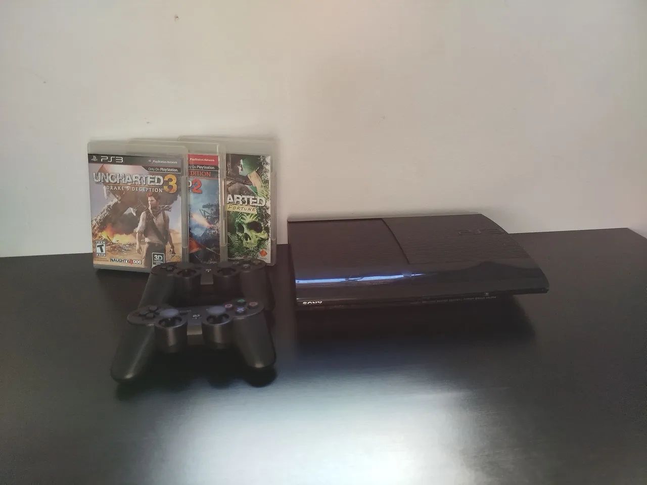 PS3 Super Slim 500 GB + 2 CONTROLES + 3 JOGOS - Consoles de Vídeo