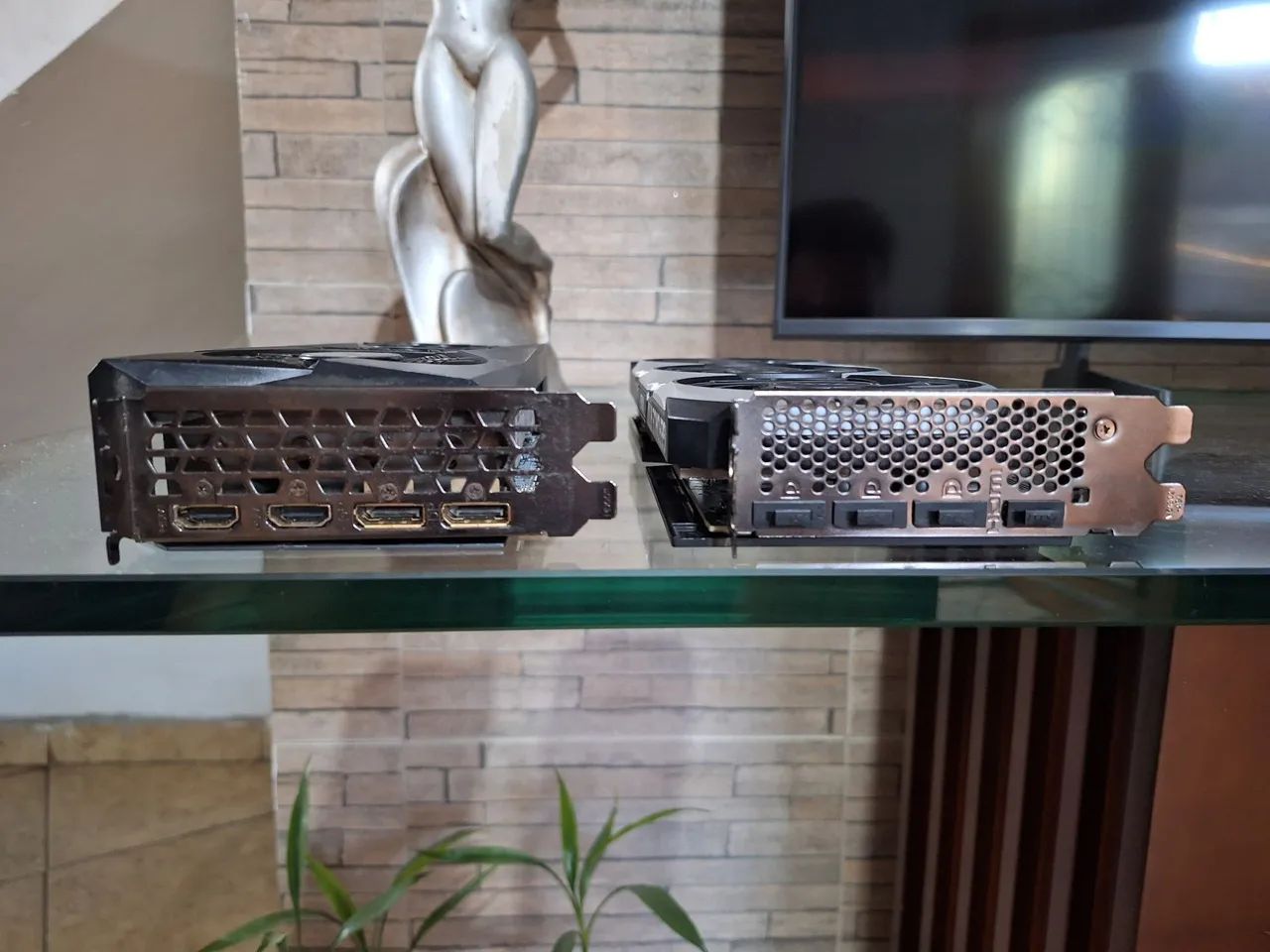 Duas Placas de Vídeo - AMD RX 6700xt e NVIDIA RTX 4060ti - Foto 3