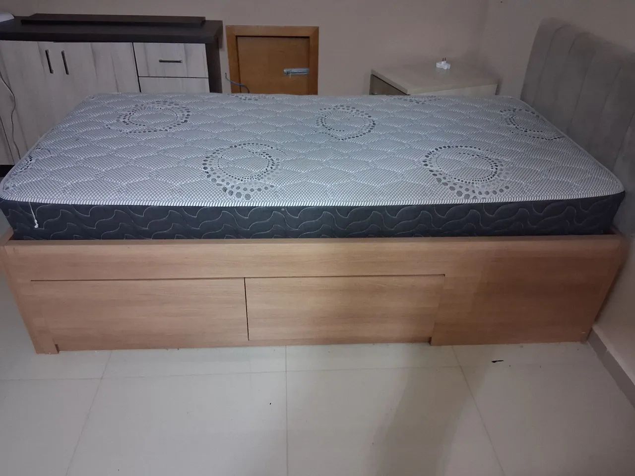 2 camas de solteiro feito por marceneiro mais 2 colchões 