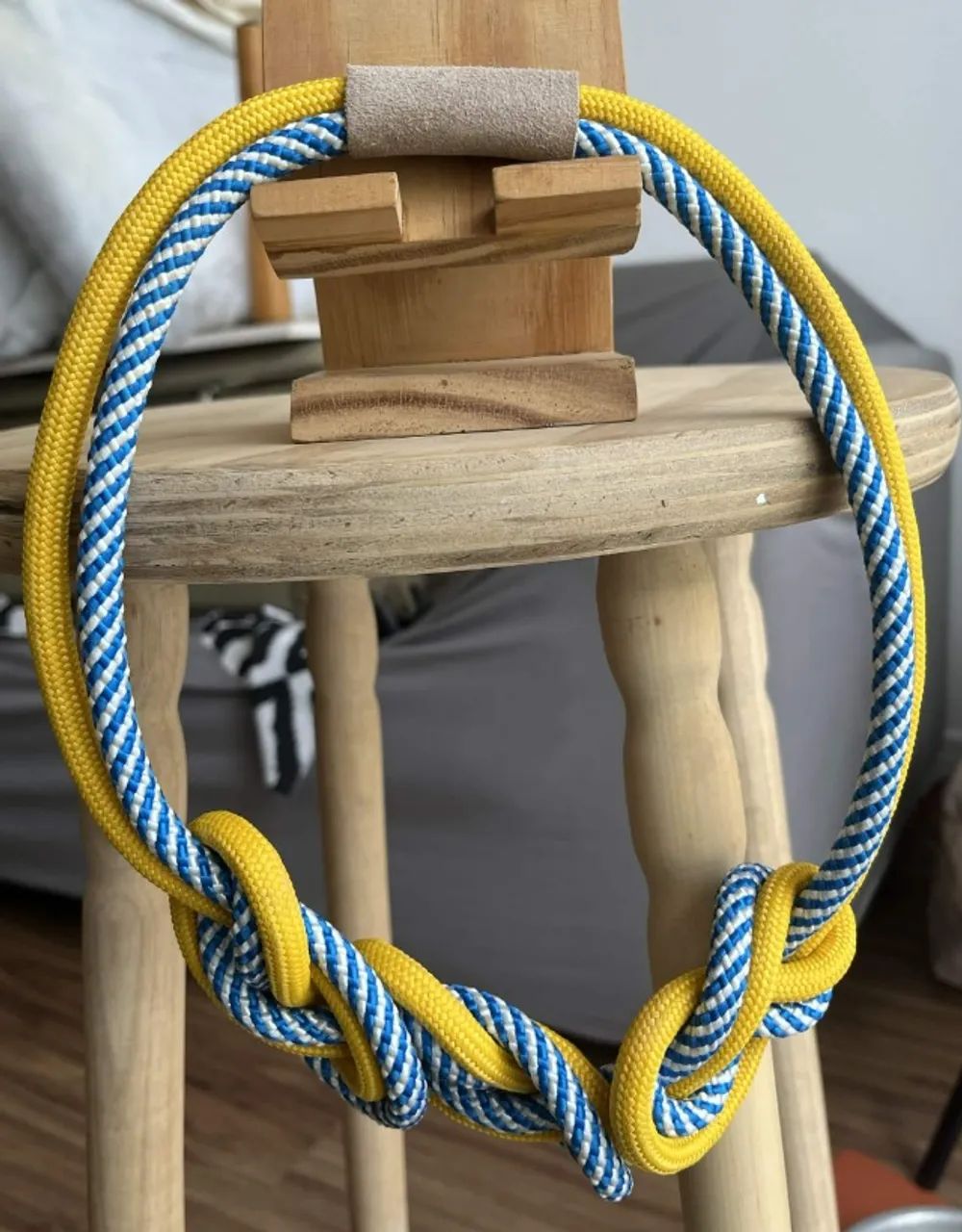 Colar de corda nó azul e amarelo - Foto 2
