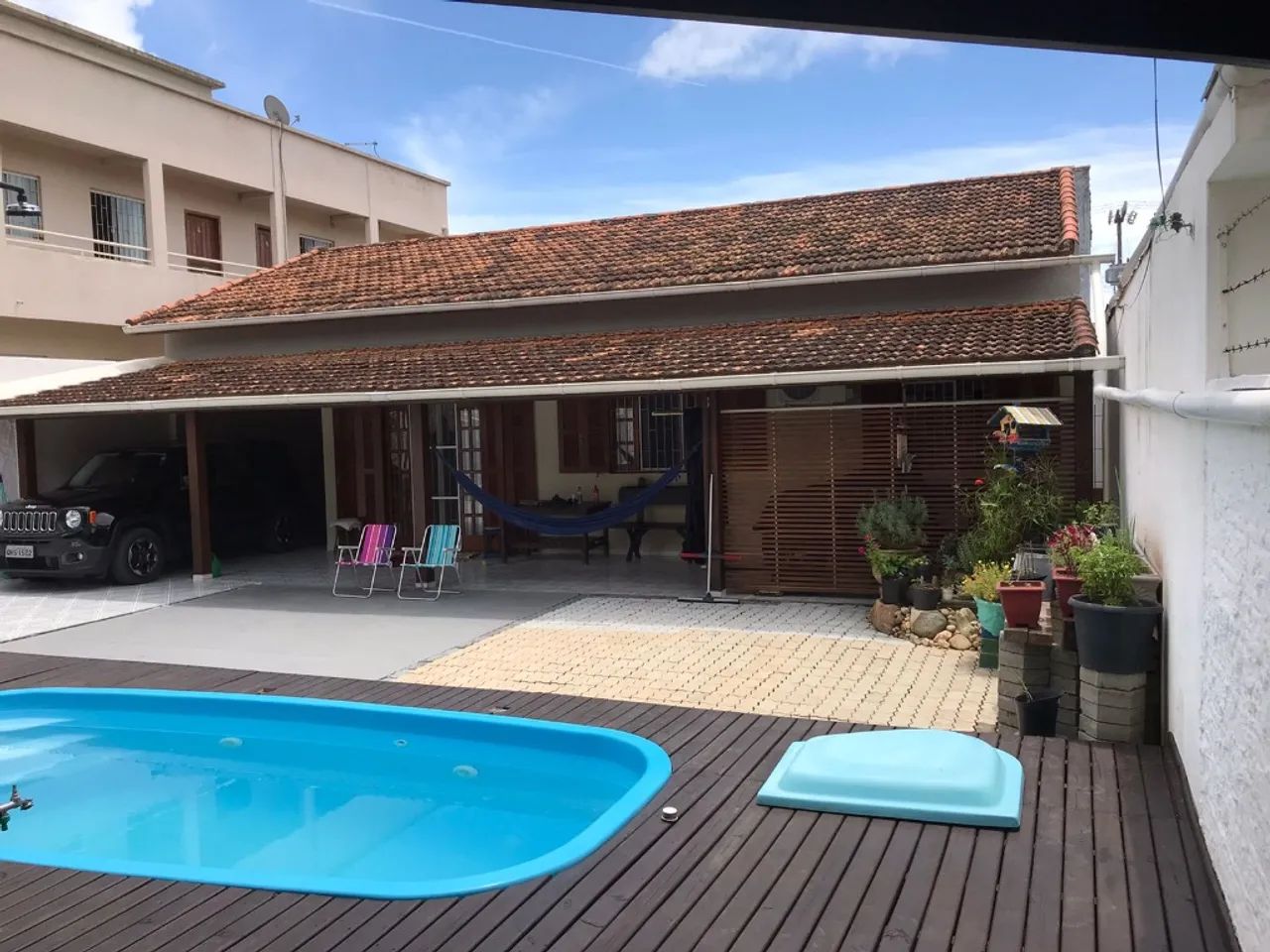 Duas casas em amplo terreno com piscina no Bairro dos Ingleses!