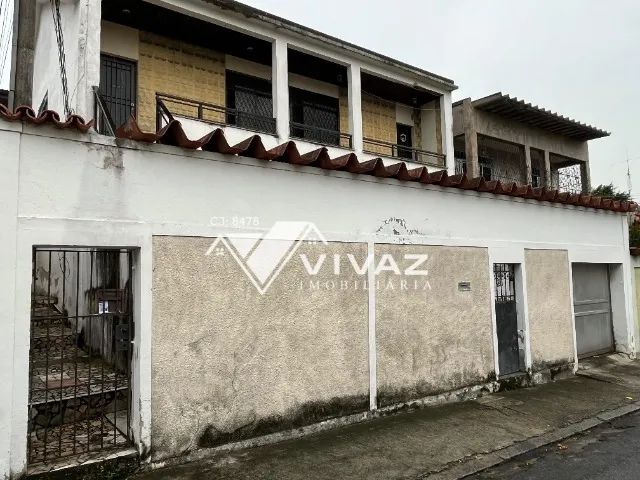 Duas excelentes Casas e Dois Apartamentos com Varanda Quintal Terraço e Garagem