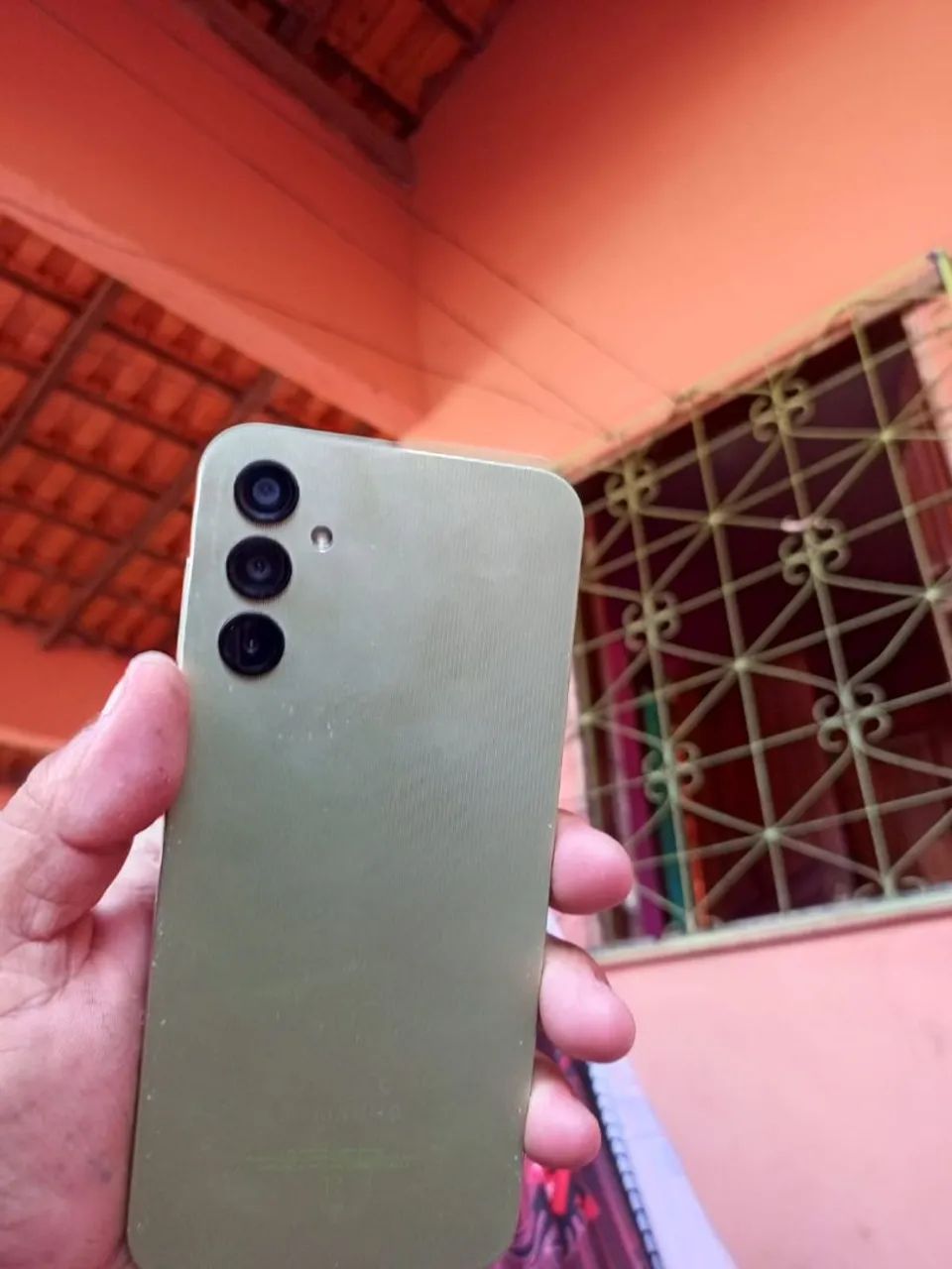 Verde-se um celular modelo A14  - Foto 3
