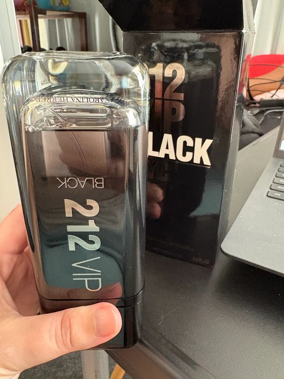 Perfume 212 Vip 200 ml  - Foto 2