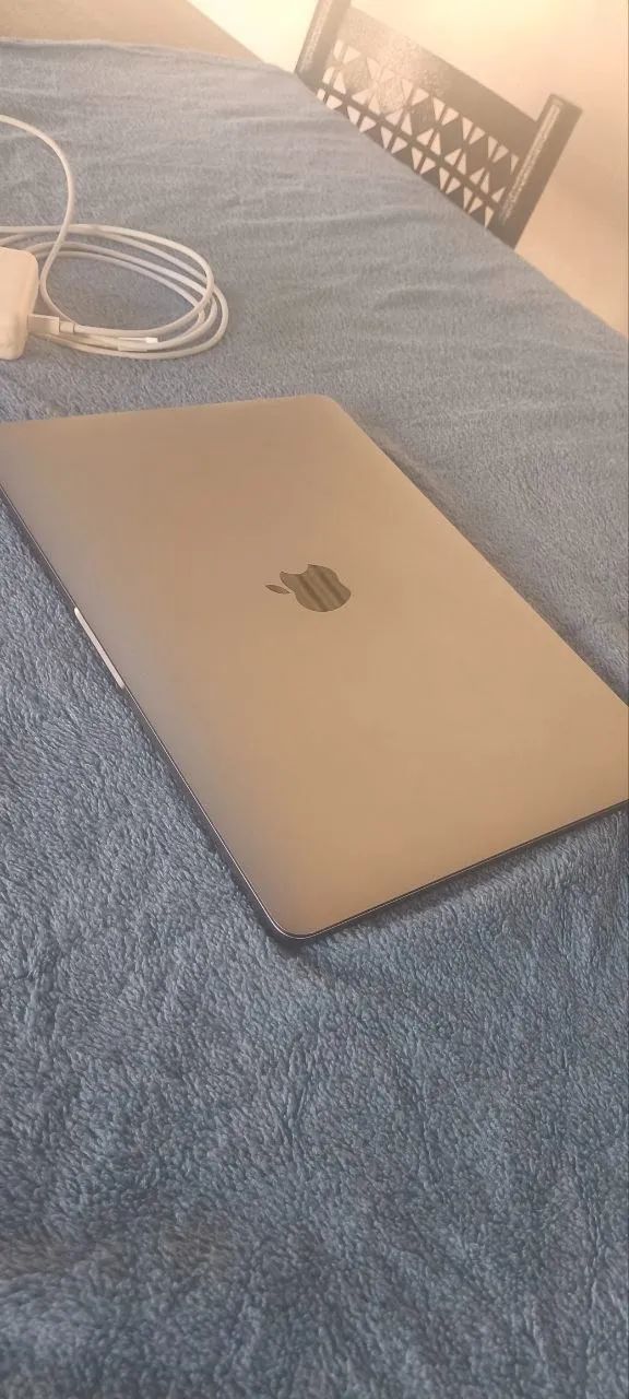 Apple MacBook Pro 2017 - Core i5 | 256GB SSD 16GB RAM | 13.3