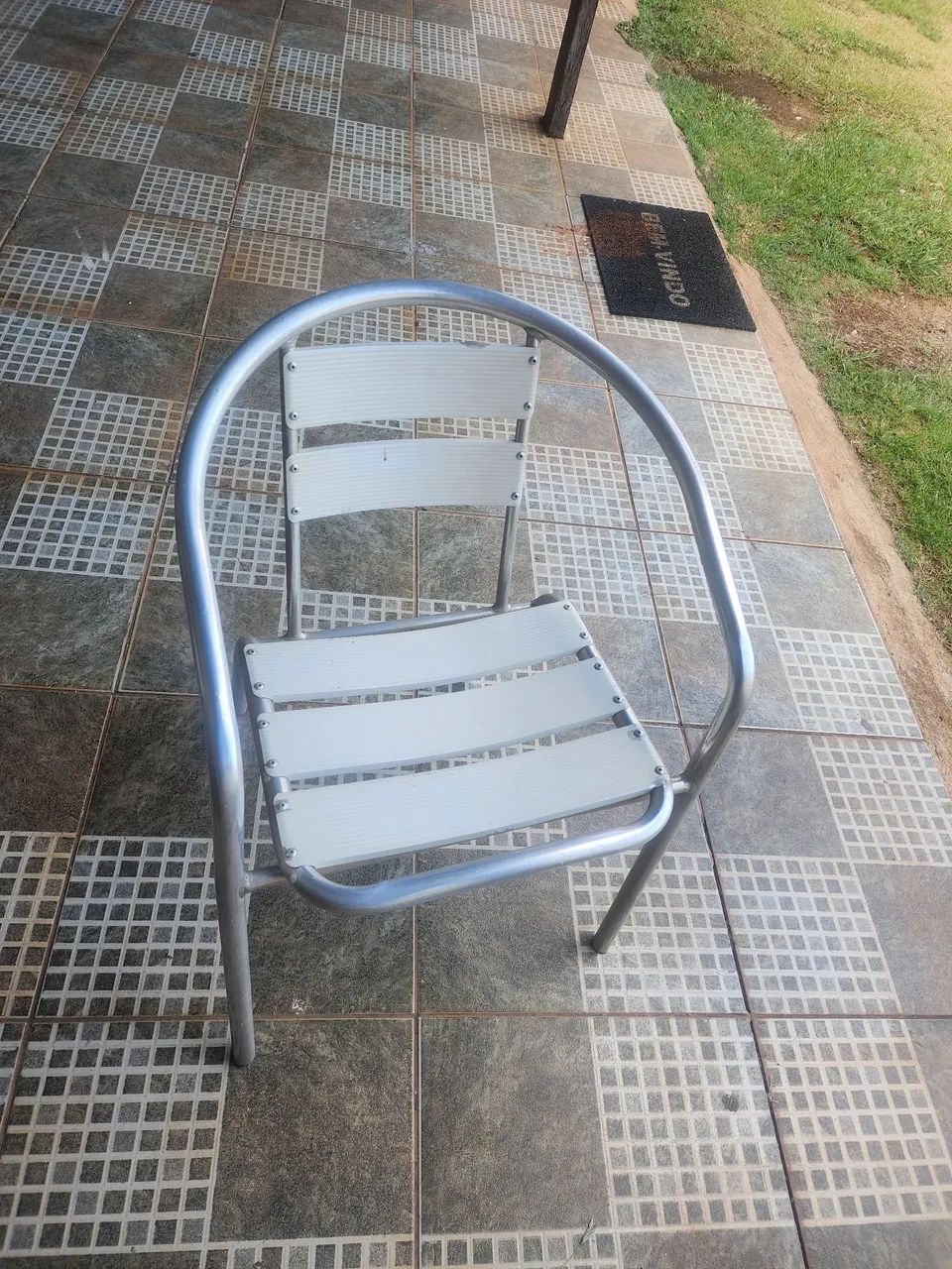 Vende-se 4 Cadeiras de alumínio - Foto 2