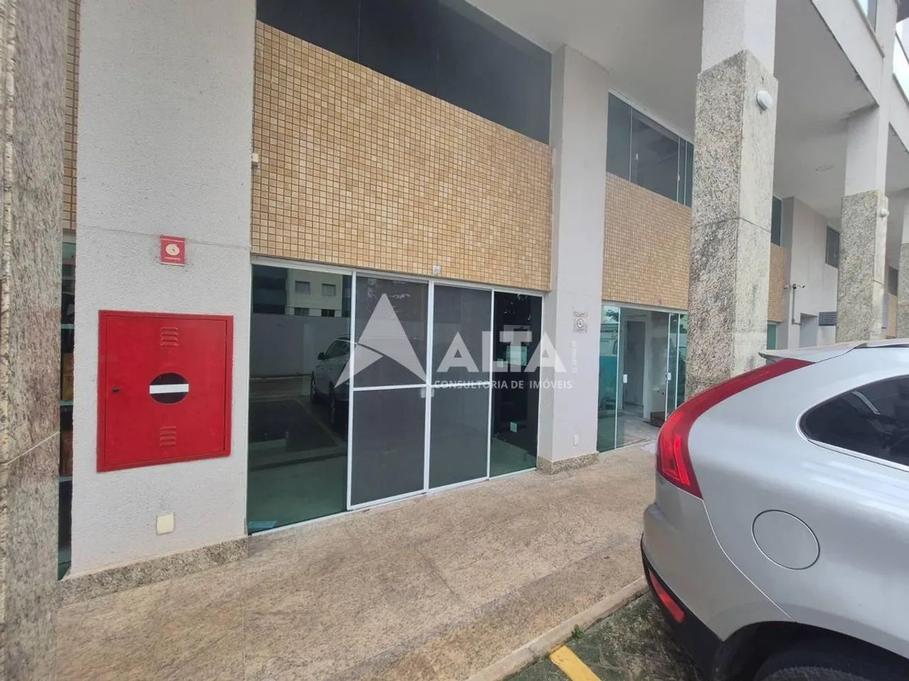 Alta Aluga - Loja com Pé Direito Duplo Térrea - Foto 2