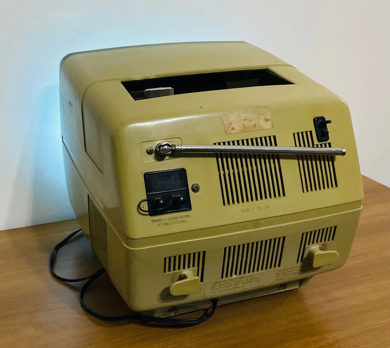 Antiga Tv De Tubo Philco De Luxe 12 Polegadas Vintage Retro - Foto 5