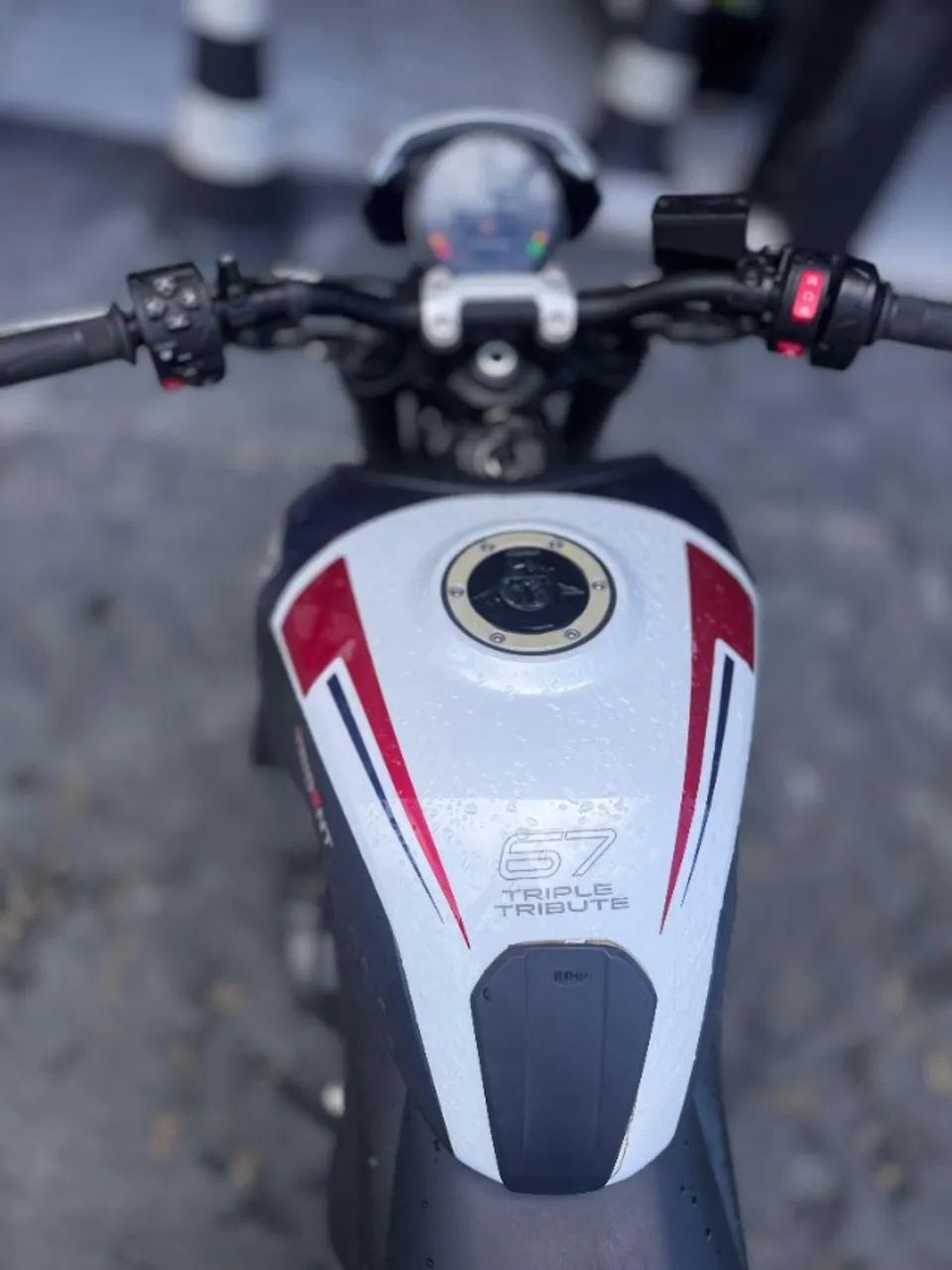 TRIUMPH TRIDENT 660 TRIBUTE - Foto 2